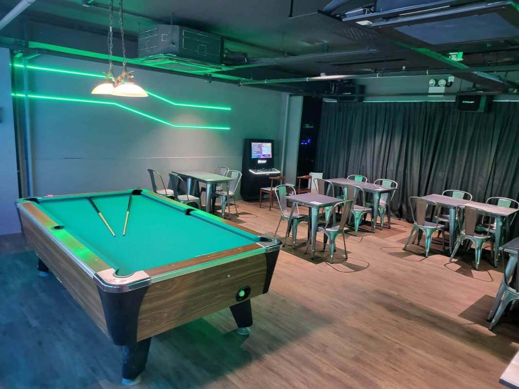 Bistro Bar / Pubs with Class 2 Public Entertainment Licence 