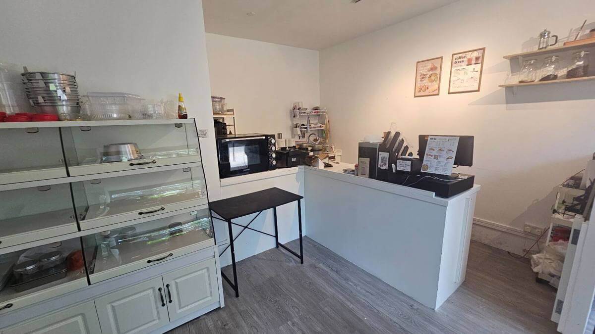 Takeaway cafe/bakery for sale