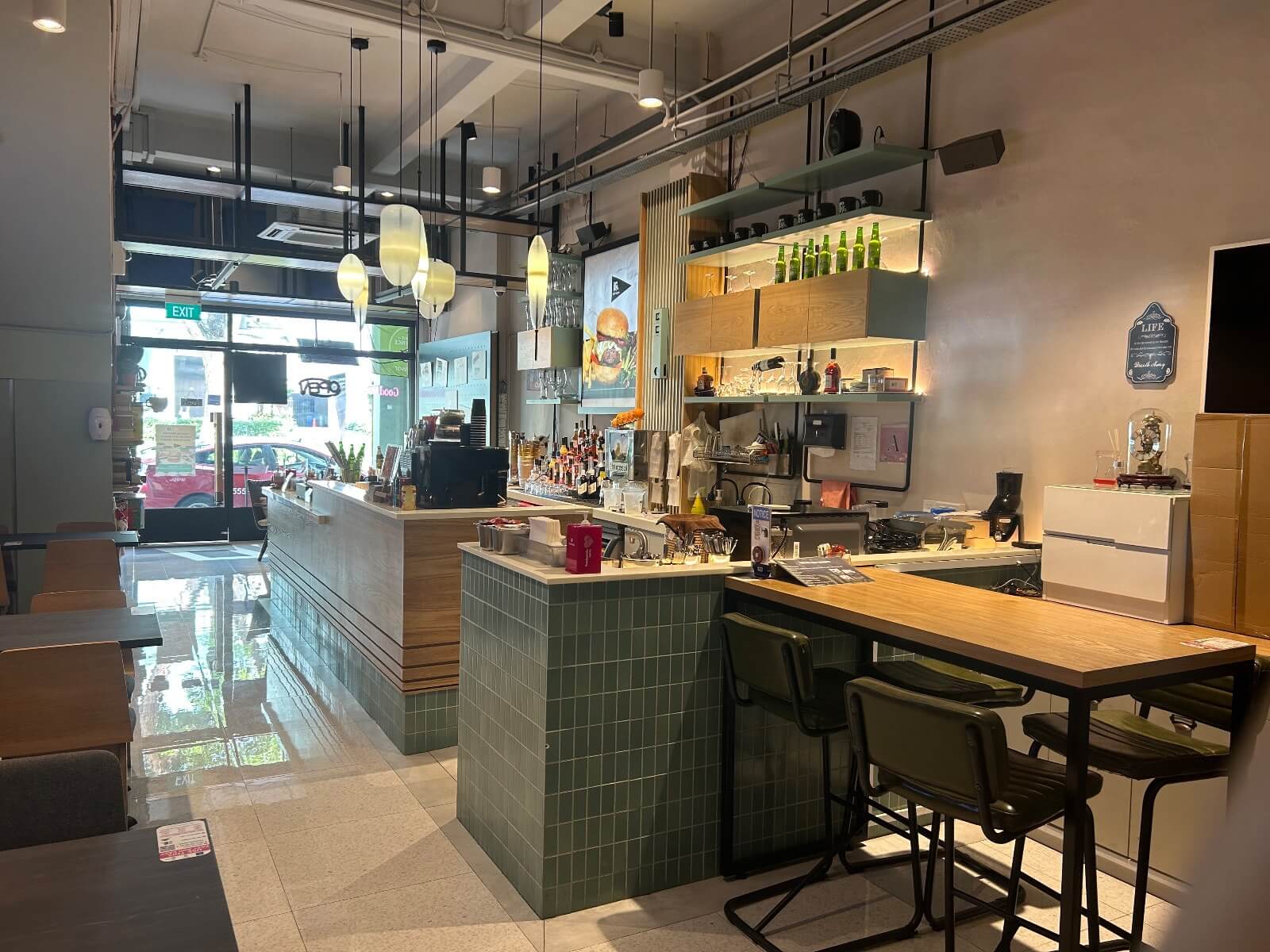 Profitable cafe with 2 storeys(2600sqft) + 2 income streams + CBD location(Rental lowest in market)!