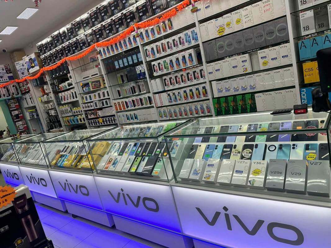 Mobile Marvel: A Spectacular Shop Takeover!