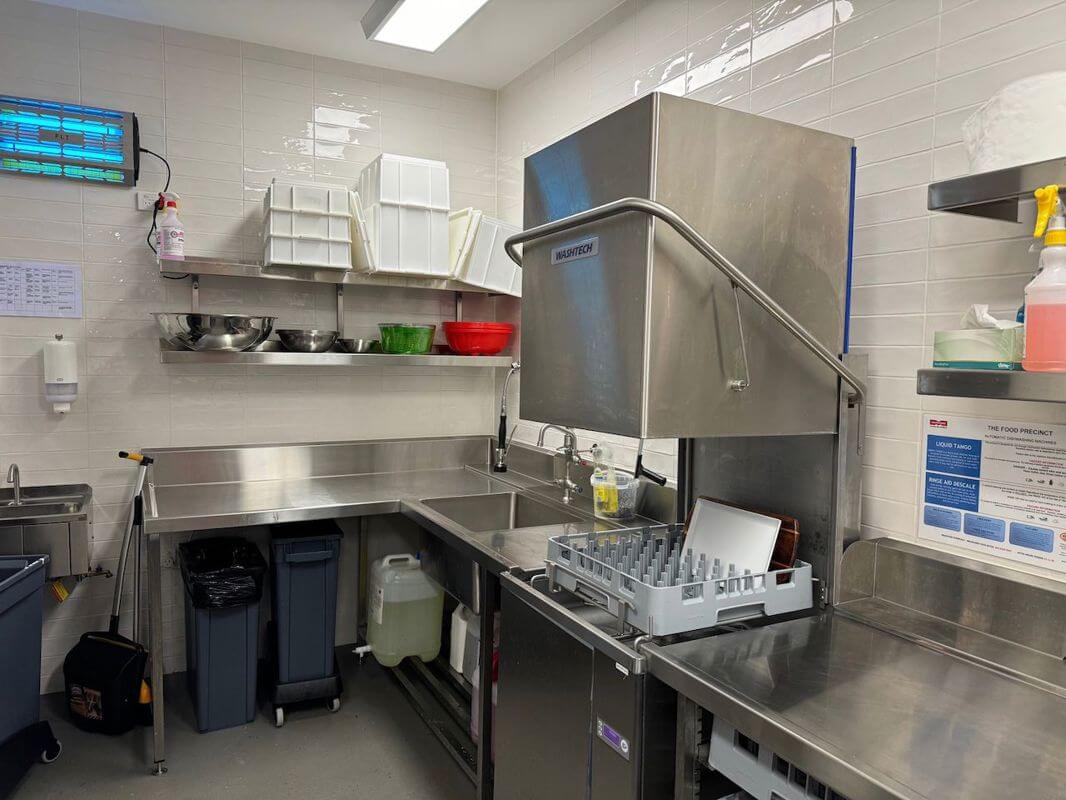 (已成交)Modern Industrial Cafe With High Visibility And Business Potential