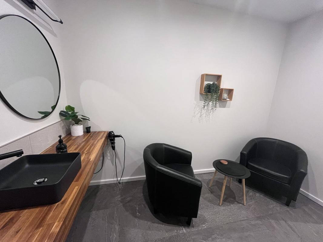 Price Drop-Chattels Sale Excellent Location 5 Consulting Rooms and 2 x Floatation Pods