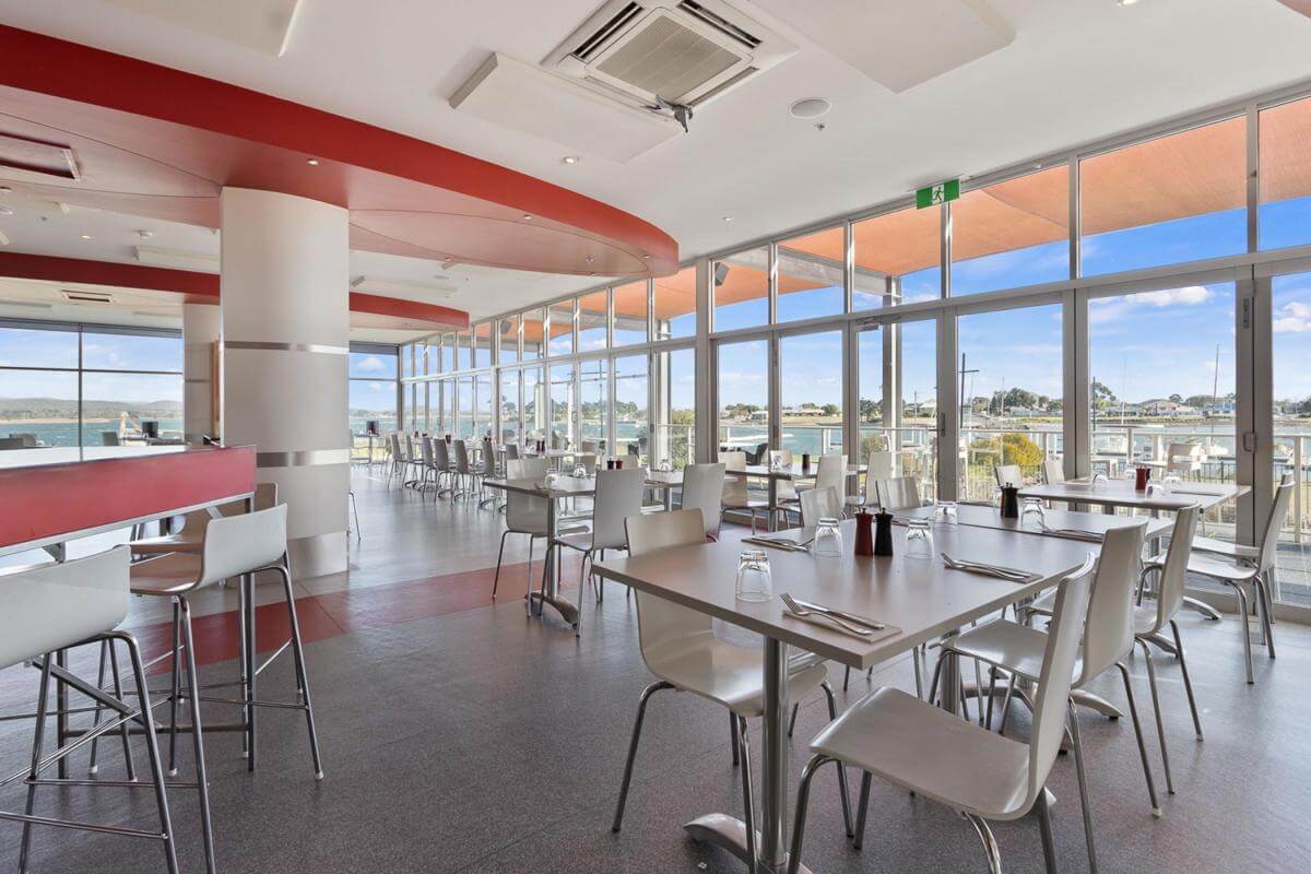 FANTASTIC PASSIVE INVESTMENT MOTEL RESTAURANT CAFE NET RENTAL INCOME $104,000 PA