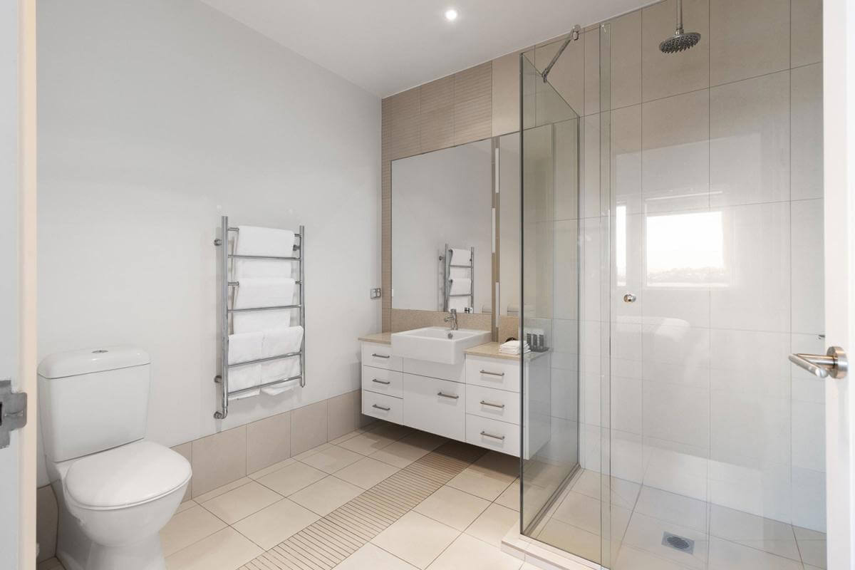 FANTASTIC PASSIVE INVESTMENT MOTEL RESTAURANT CAFE NET RENTAL INCOME $104,000 PA