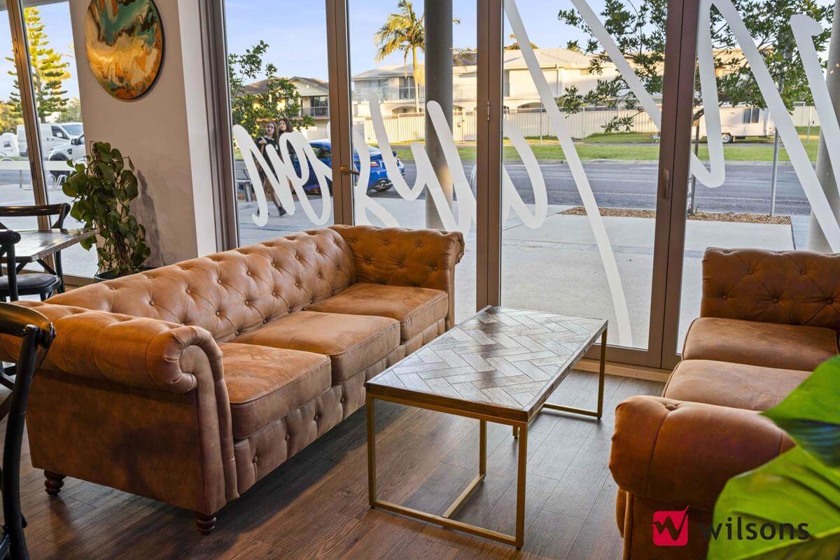 Fantastic Beach suburb cafe/restaurant