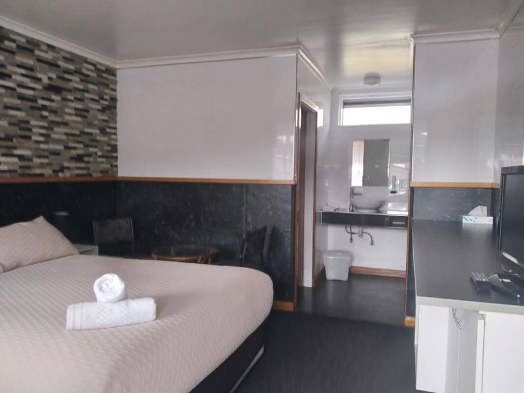 24 Room FHGC Best value Tasmanian Motel $1,250,000 negotiable