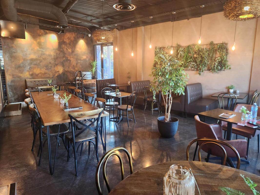 Award winning Greek Soulaki Bar & Grill Yarra Valley trades 4 days only and taking $23000 PBA