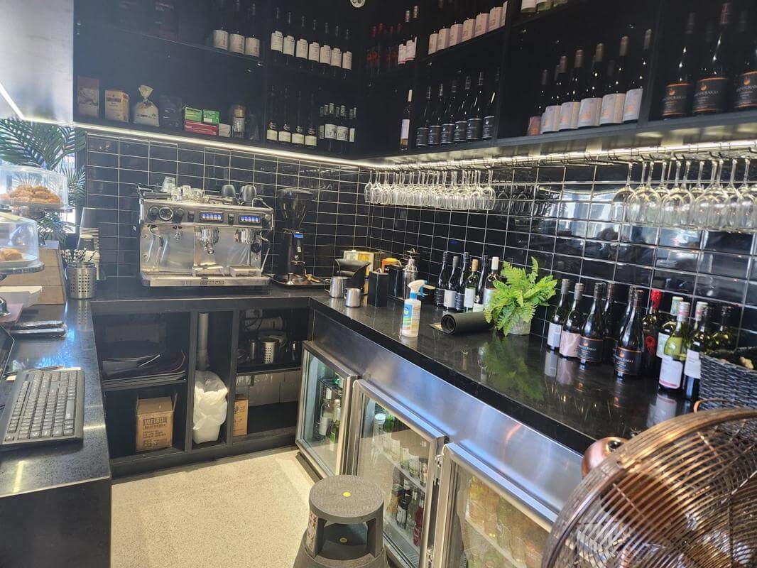 Award winning Greek Soulaki Bar & Grill Yarra Valley trades 4 days only and taking $23000 PBA