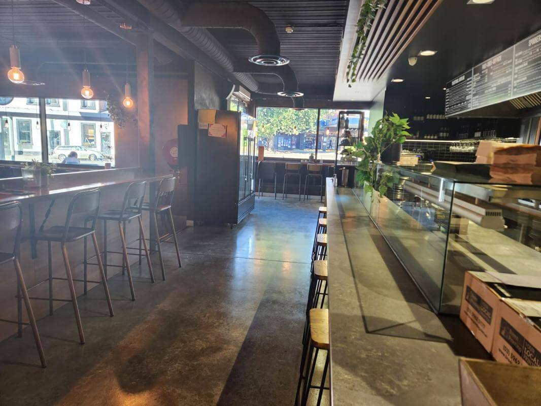 Award winning Greek Soulaki Bar & Grill Yarra Valley trades 4 days only and taking $23000 PBA