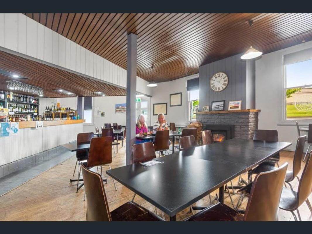 Freehold Passive Investment, Experienced Tenant, Long Lease, 8.5% Net Return from year 2