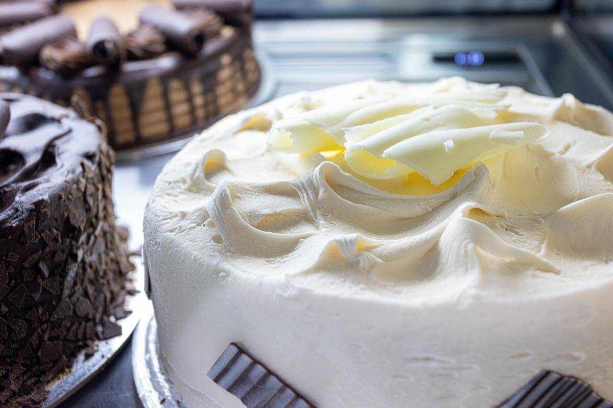 HUGE EXPOSURE | FANTASTIC CAKES