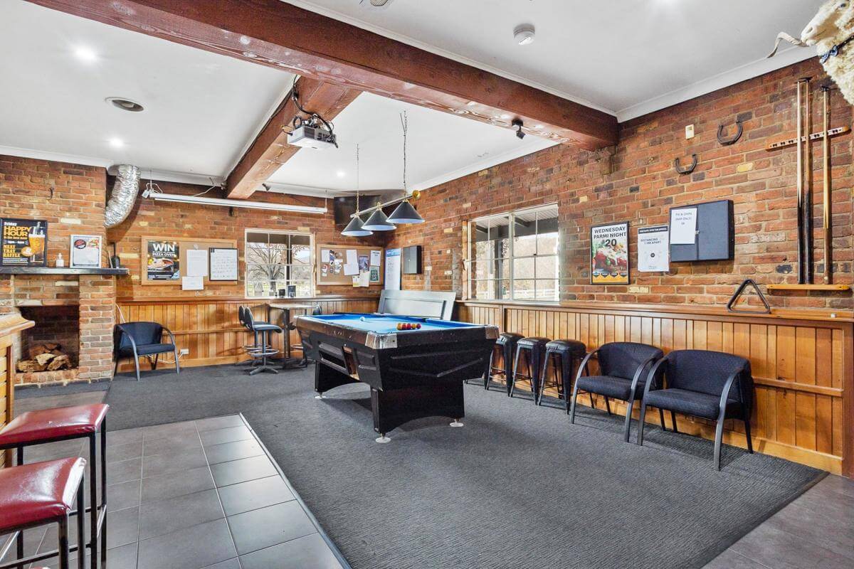 Huntington Tavern, 30 year lease Offers Over$99,500+sav