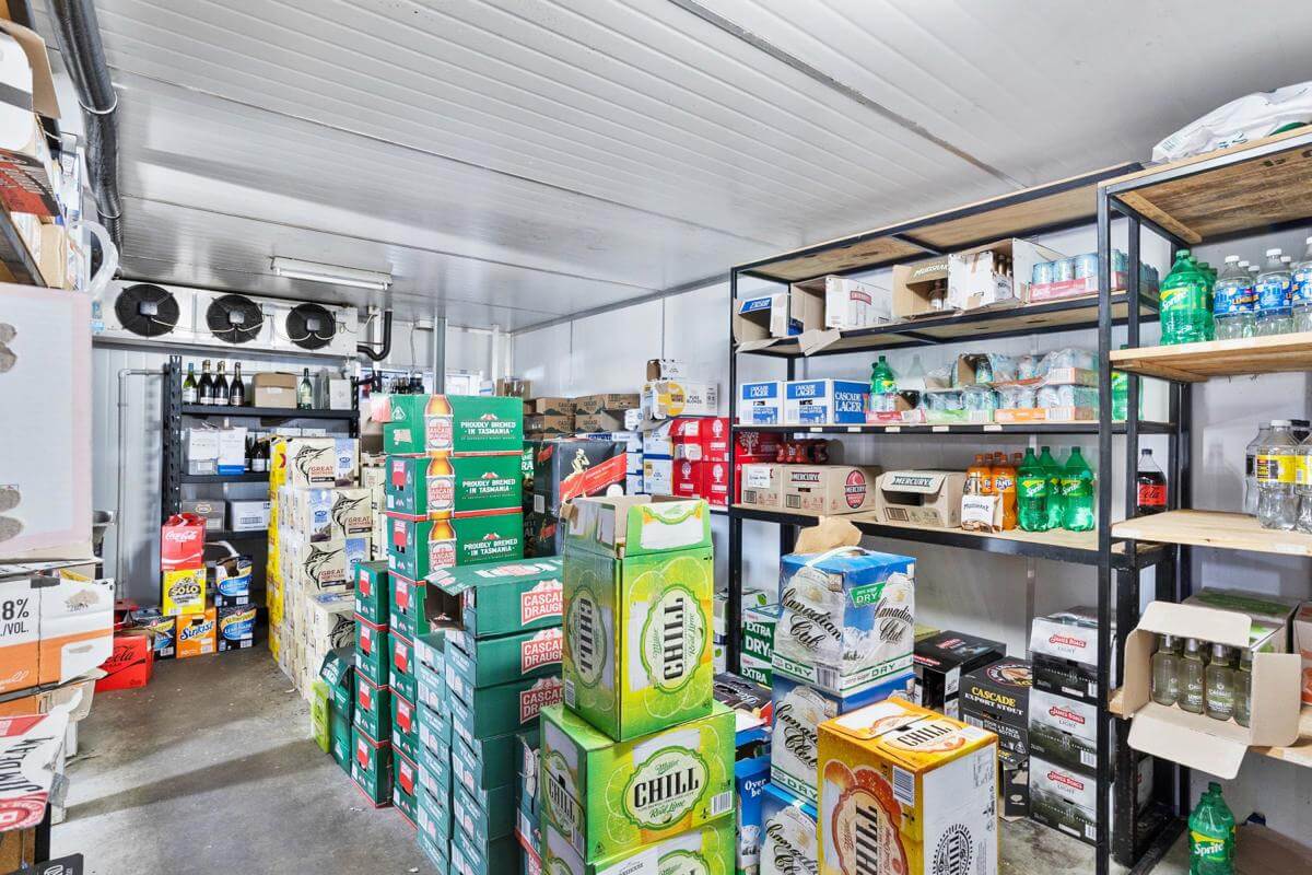 Huntington Tavern, 30 year lease Offers Over$99,500+sav