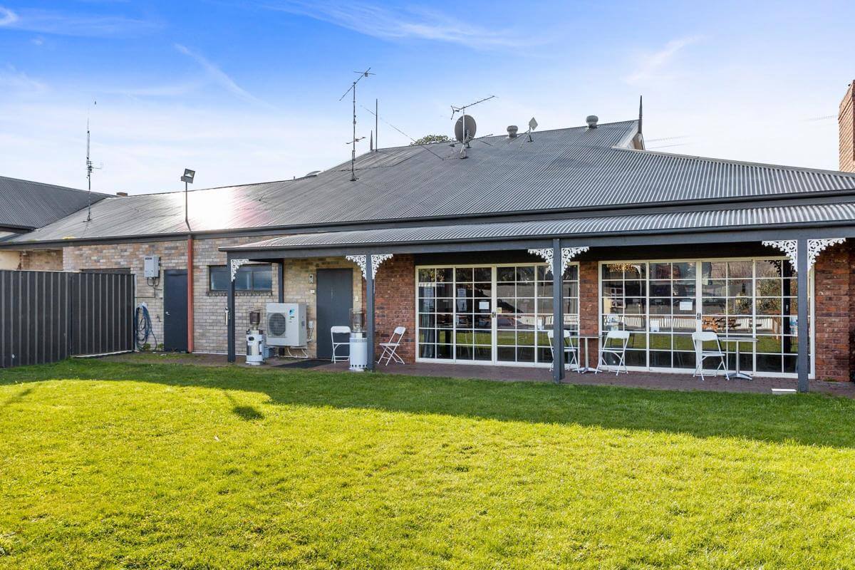 Huntington Tavern, 30 year lease Offers Over$99,500+sav