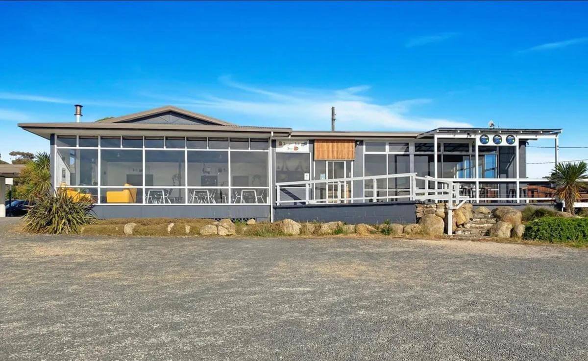 Surfside Motel Passive Investment, Unique Position, Potential Plus, Tenant in Place