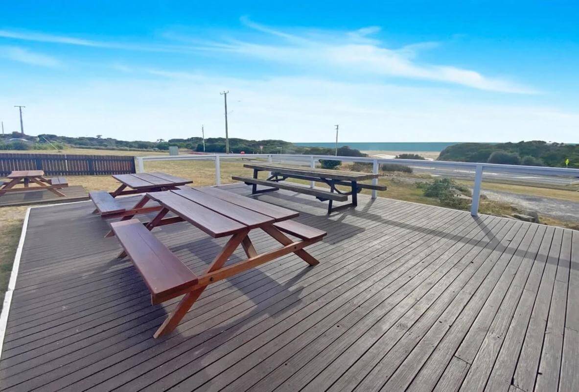 Surfside Motel Passive Investment, Unique Position, Potential Plus, Tenant in Place