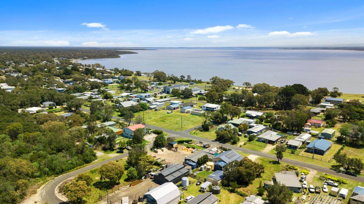 Freehold and Business.  Beautiful Loch Sport. Garden centre and Hardware.