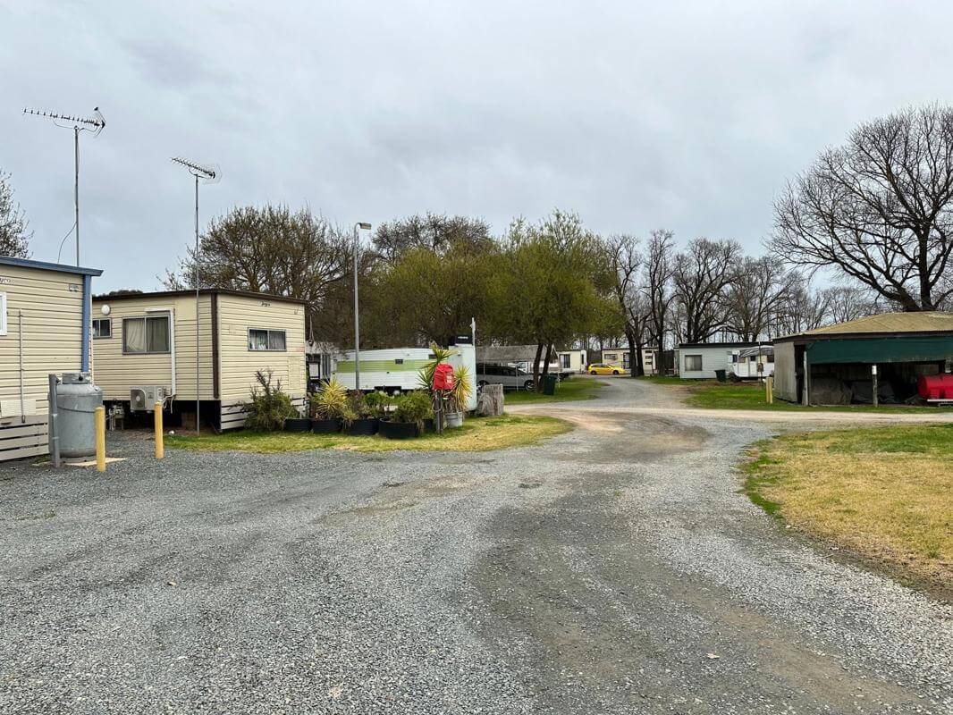 Caravan Cabin park. Vendors terms available. !!