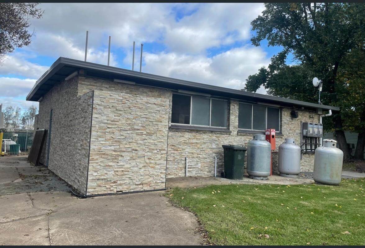 Caravan Cabin park. Vendors terms available. !!