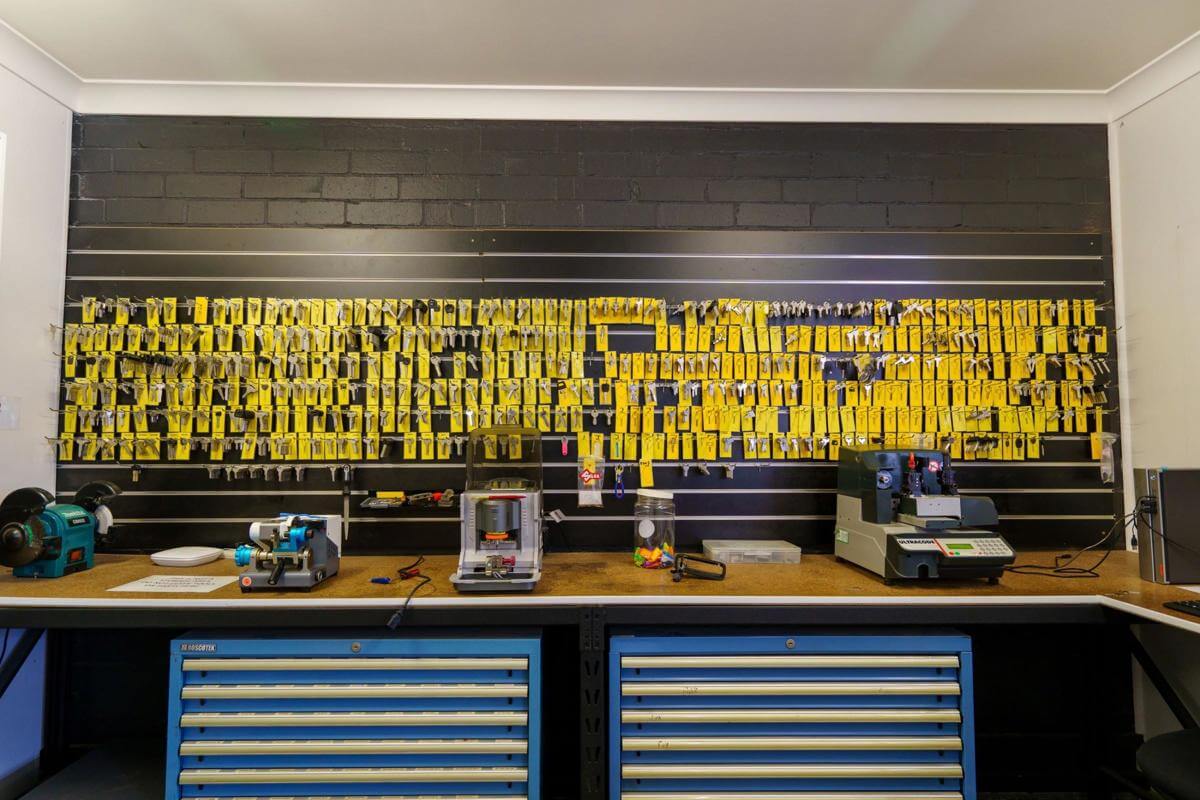 Key cutting and coding automotive  fully managed