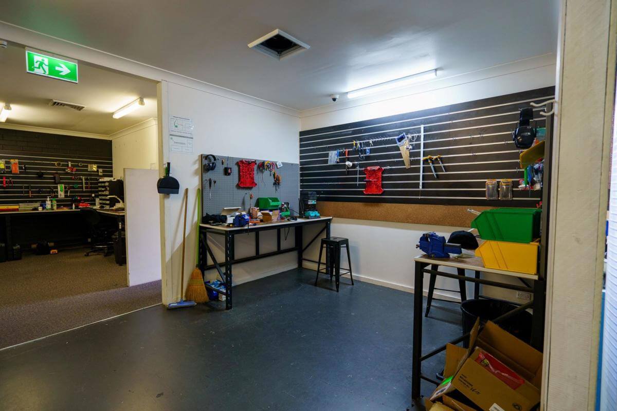 Key cutting and coding automotive  fully managed