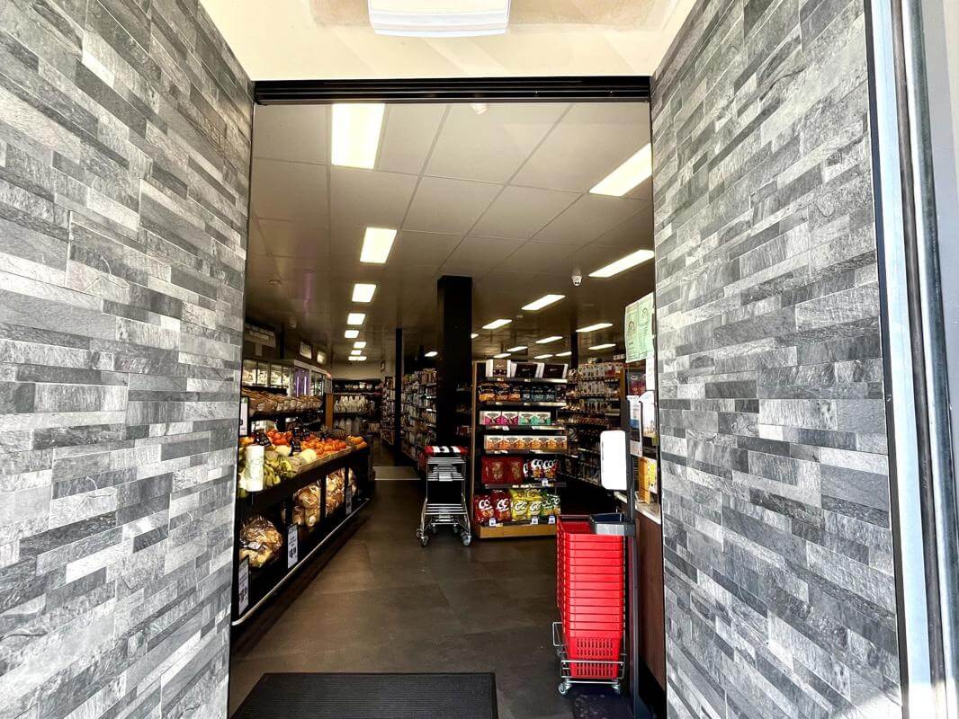 (已失效)Family Supermarket Operating 50+yrs South Hobart T/O Appr $60,000 Weekly Location and Potential