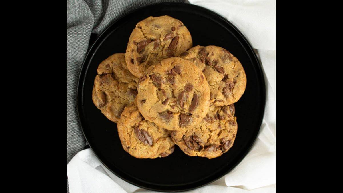 Indulge in Sweet Success with Mrs. Fields® Bakery Cafe Franchise!