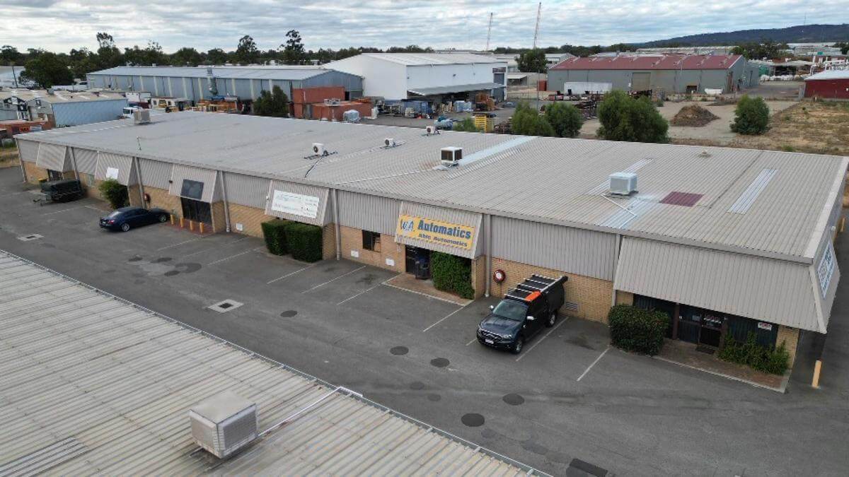 Commercial Property for Sale: Fully Equipped Mechanical Workshop