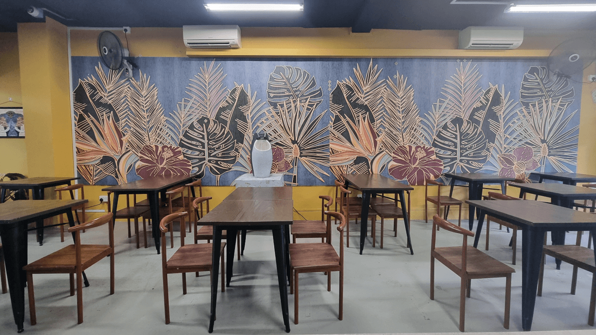 Profitable Thai Restaurant  at CBD for Takeover