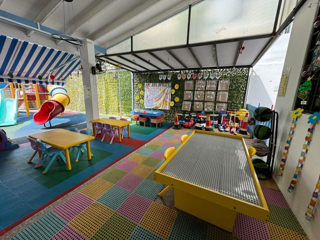 (已成交)Rare 2 Storey Semi-D Childcare In Sembawang For Takeover