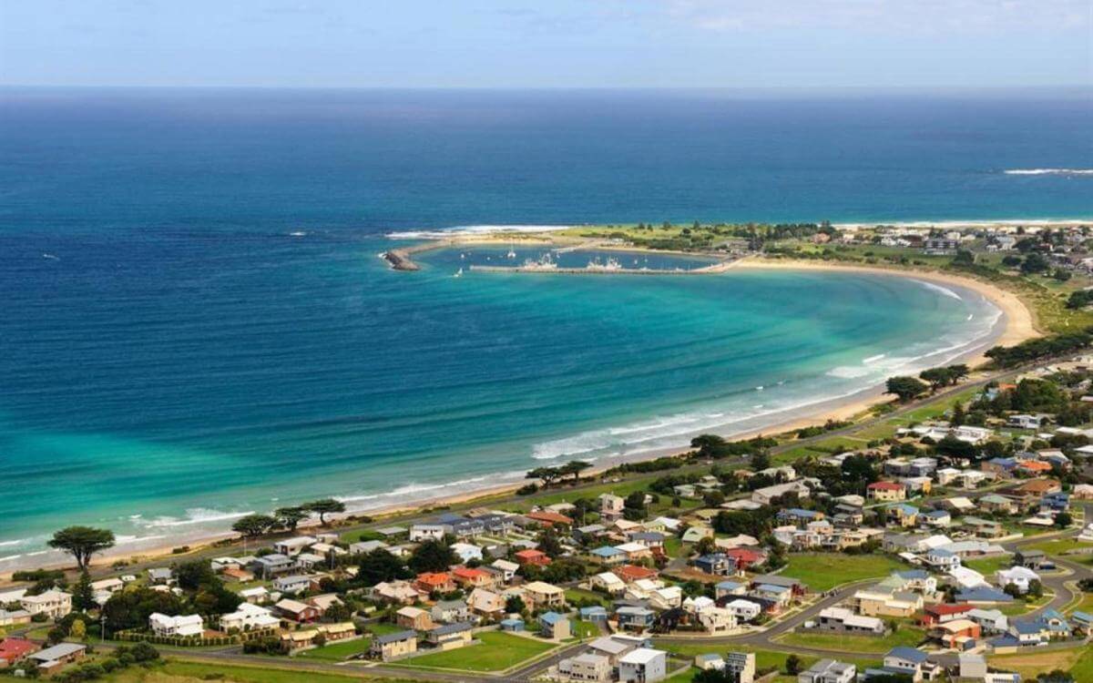 Motel in an absolute prime land/location. Freehold and Business.