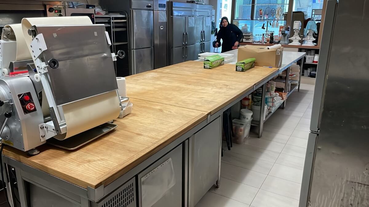 (已失效)Fully Equipped Cafe And Bakery At City Fringe With Lunch & Dinner Crowd