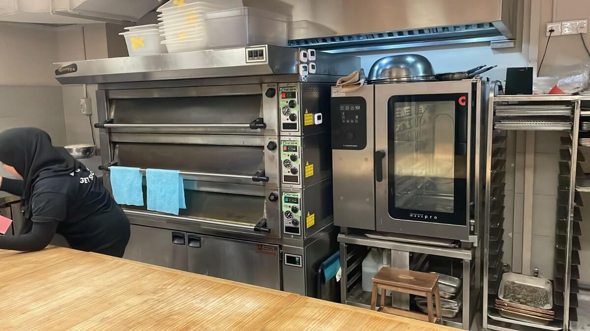 (已失效)Fully Equipped Cafe And Bakery At City Fringe With Lunch & Dinner Crowd