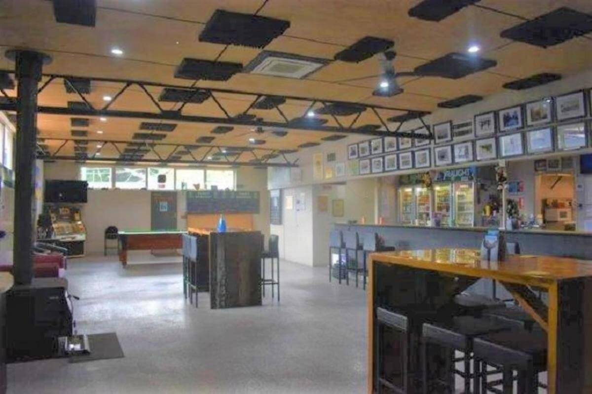 Best Value  Tasmanian Hotel All Revenue Streams , Excellent Presentation FHGC 0/0 $895,000 +sav