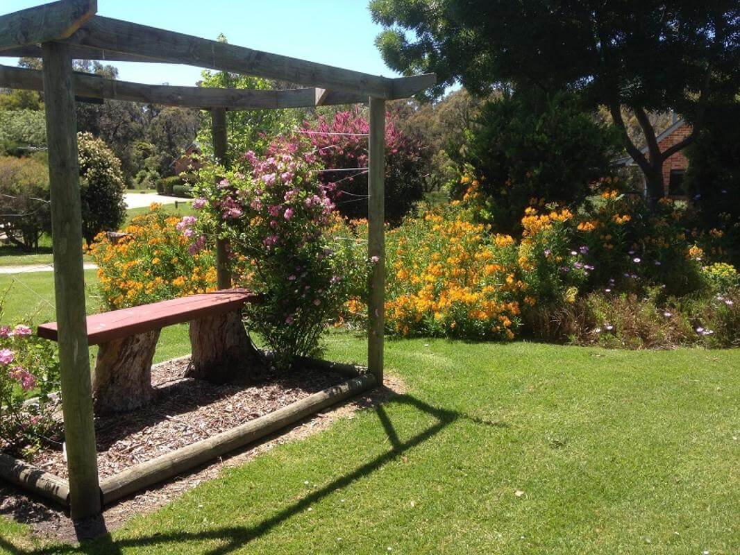 HOLIDAY COTTAGES, COASTAL, MOTEL