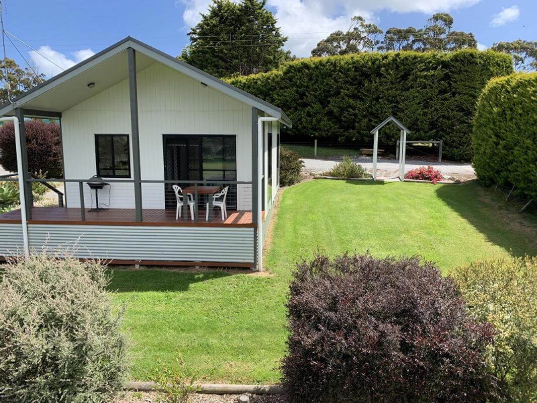 HOLIDAY COTTAGES, COASTAL, MOTEL