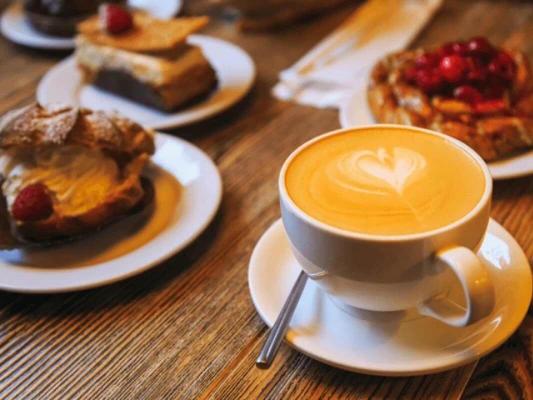 Renowned Café in Popular Hills Area, Short Trading Hours, High Profits