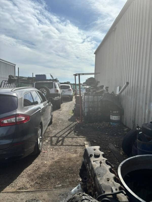 Building and Business. Cash Cow . Mechanical workshop & Tyre fitter.