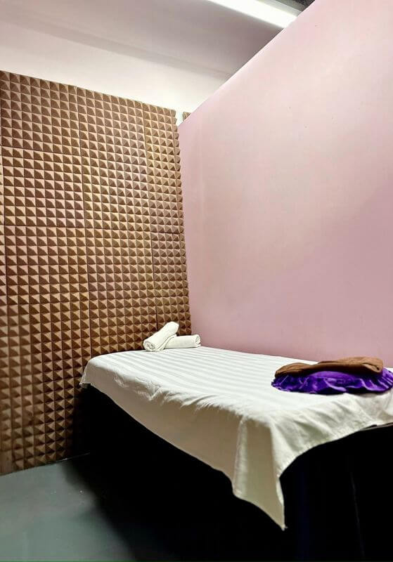 Cat 3 Beauty Saloon Spa With 3 Treatment Rooms With Low Monthly Rental For Immediate Takeover