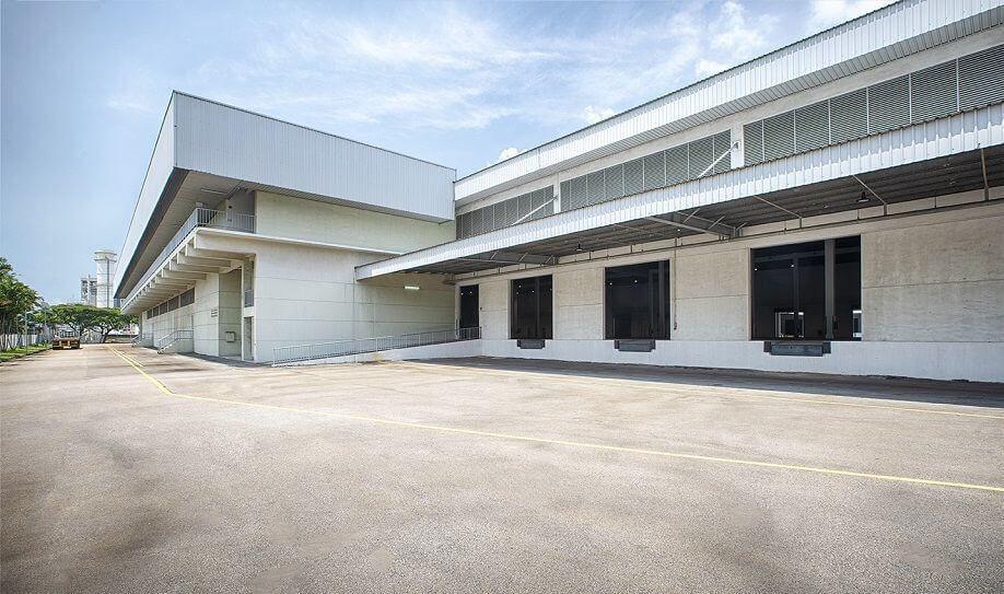 Groundfloor Warehouse With Loading Bay & Dock Levelers For Lease