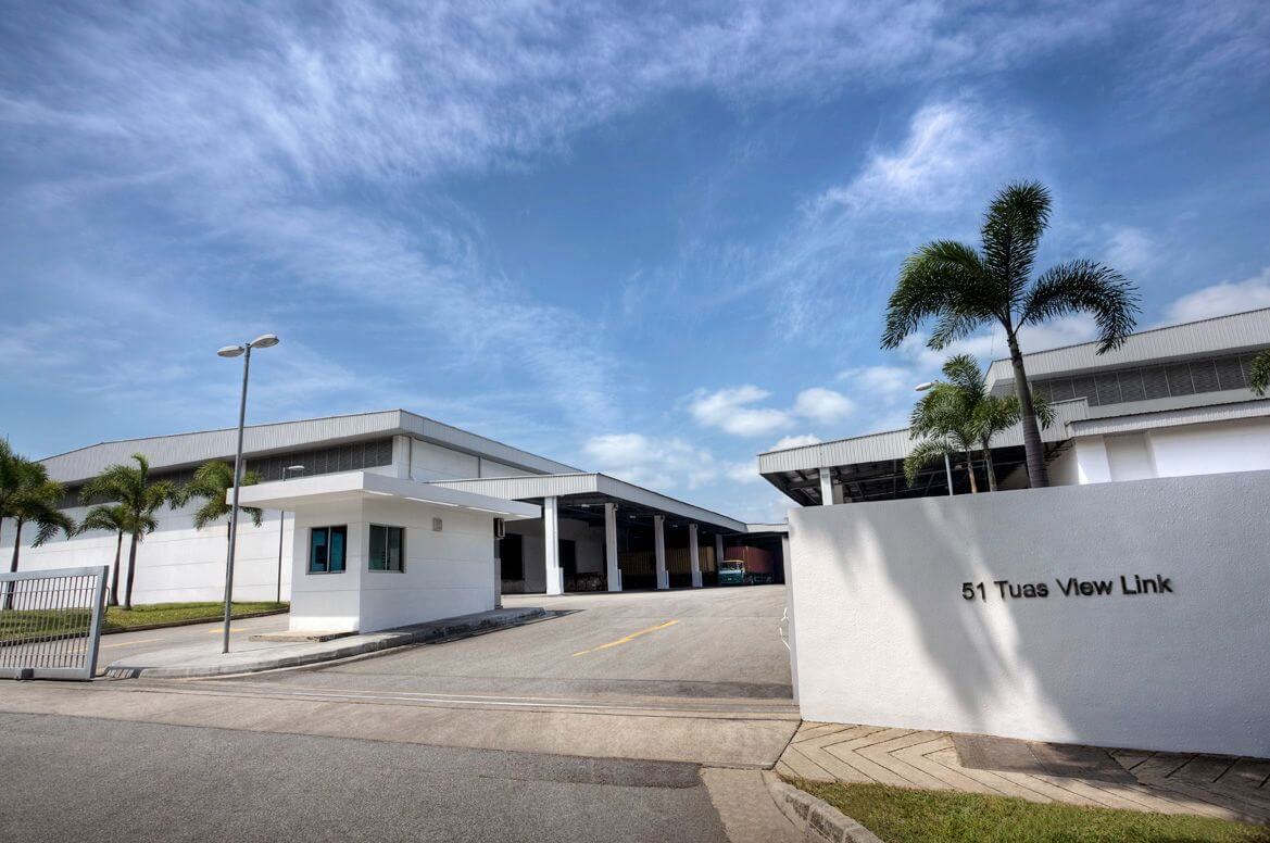 Groundfloor Warehouse With Loading Bay & Dock Levelers For Lease