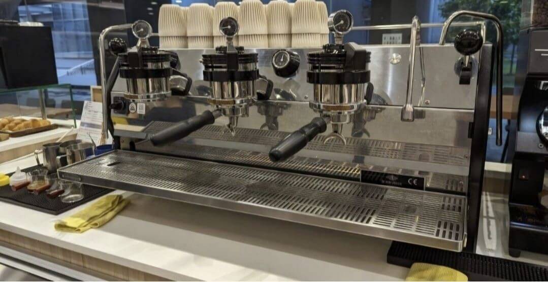 Walk in / takeover site - Opportunity In Prime Maxwell Location (Kada Building)