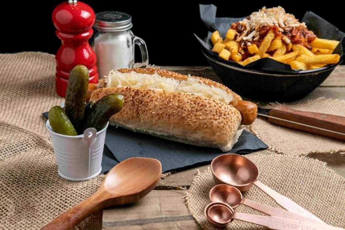 5 Dogs (hotdogs) Fortitude Valley Brisbane, TO $27,000 per week, Excellent location!