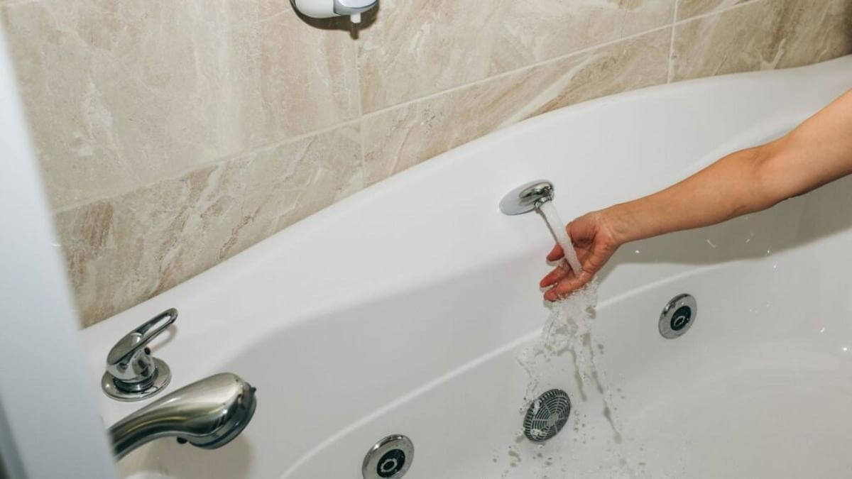 Hot Water Service Provider  Profit $563,924  SEQ
