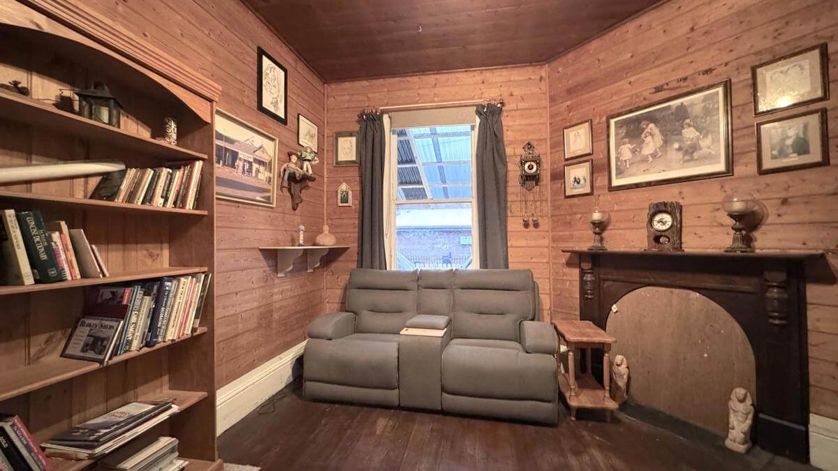 UNDER CONTRACT FREEHOLD AUS POST TASMANIA