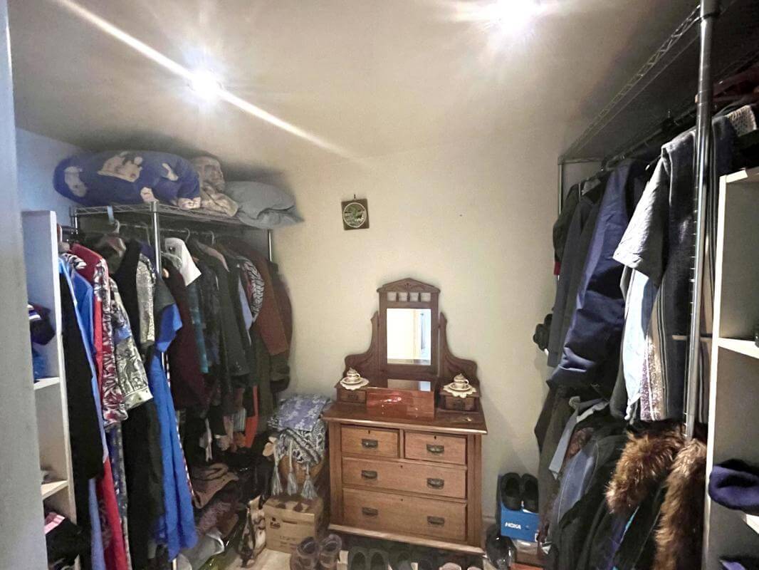 UNDER CONTRACT FREEHOLD AUS POST TASMANIA