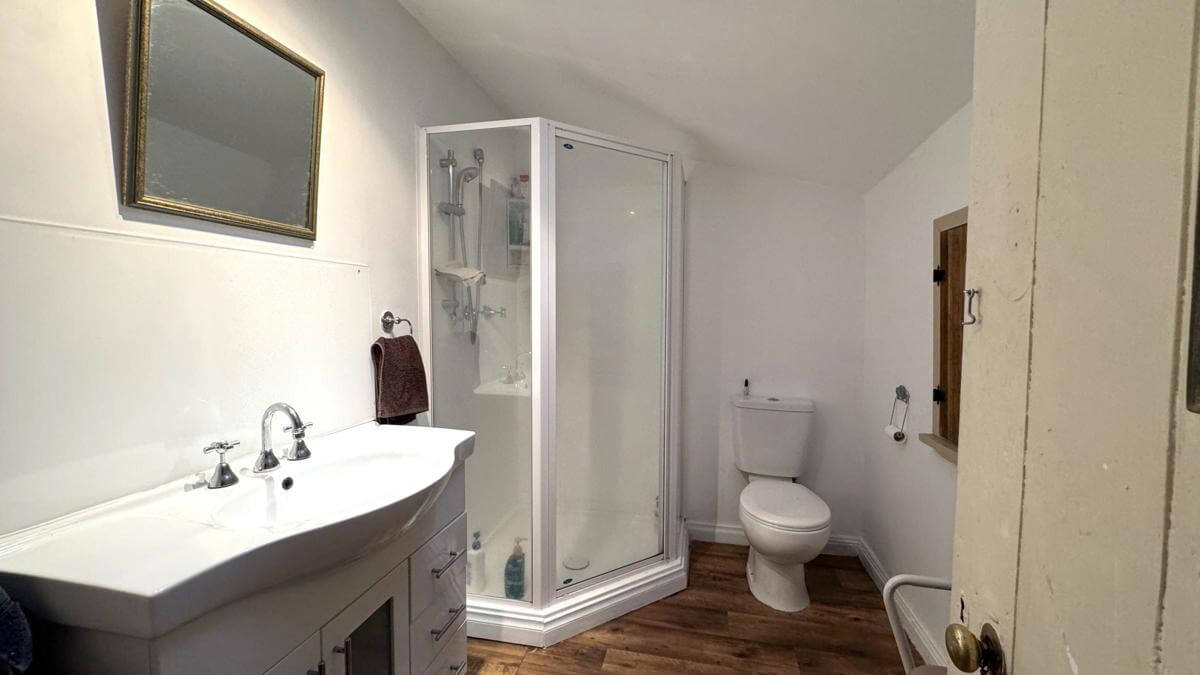 UNDER CONTRACT FREEHOLD AUS POST TASMANIA