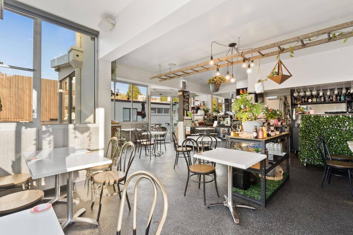 WOW Award Winning Fully Licensed Highly Profitable Not An Average Cafe Weekly T/O $14,000+ High Net