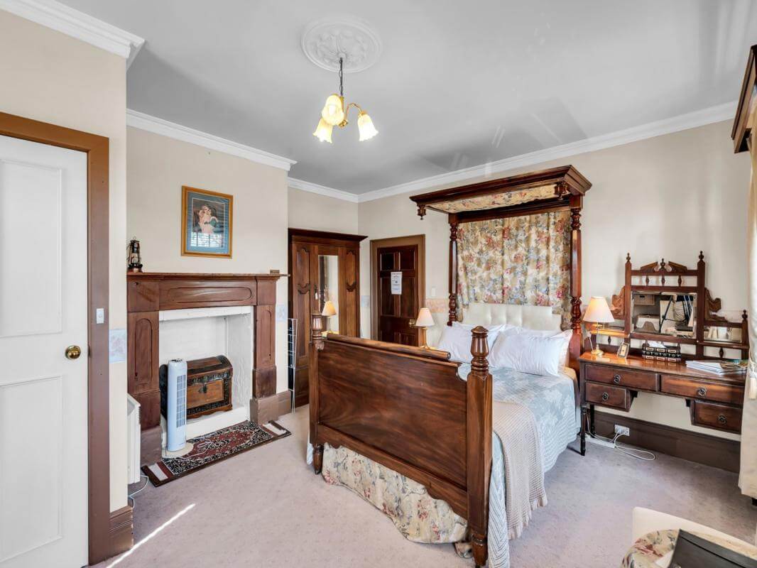 Magnificent Water Views Character Heritage Building 7BR Ensuite, Home or Business Choice is Yours