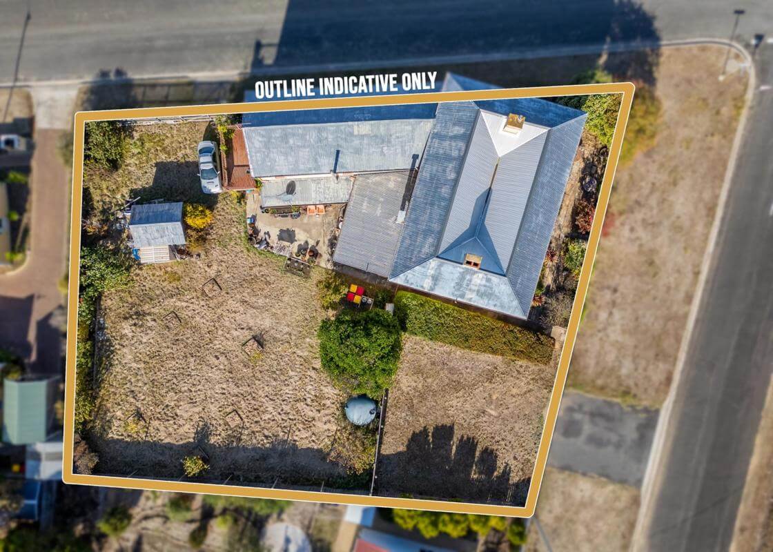 Magnificent Water Views Character Heritage Building 7BR Ensuite, Home or Business Choice is Yours